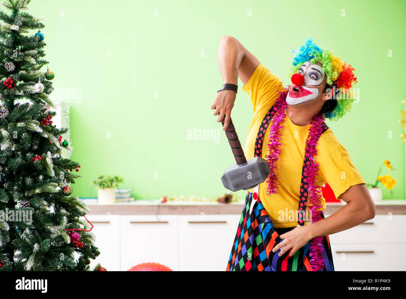 Lustige Clown In Weihnachtsfeier Konzept Stockfotografie Alamy
