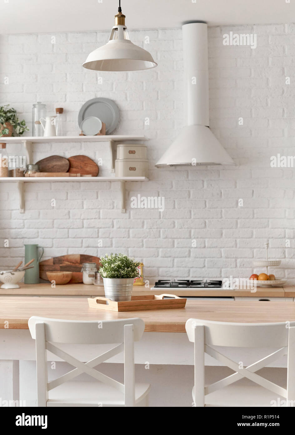 Küche Küche Tisch mit Stühlen. Küche Hintergrund. Stockfoto