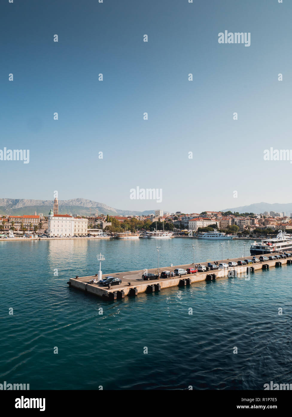 Split Stadt in Kroatien Waterfront an sonnigen Sommertagen Stockfoto