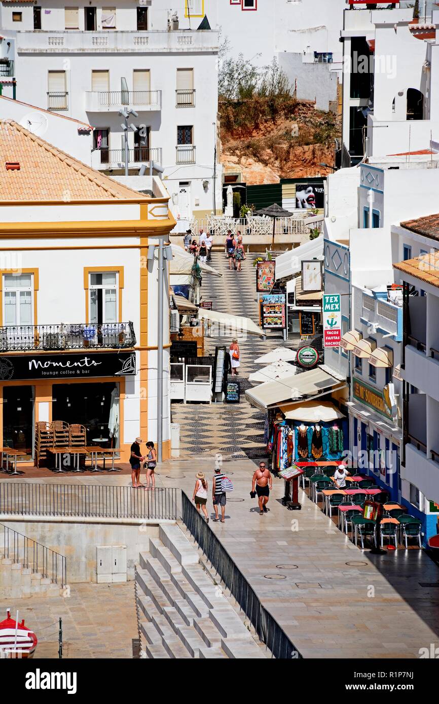 Ansicht von R. Sao Concalo de Lagos in der Altstadt, Albufeira, Algarve, Portugal, Europa. Stockfoto