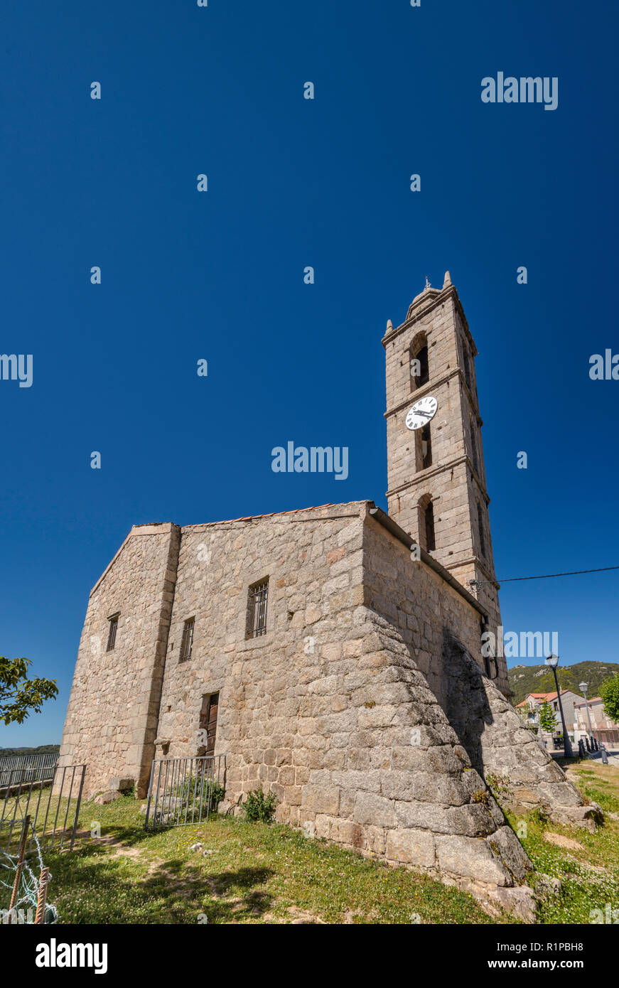 Pfarrkirche Saint-Nicolas, 19. Jahrhundert, in Aullene, Alta Rocca Mikroregion, Corse-du-Sud, Korsika, Frankreich Stockfoto