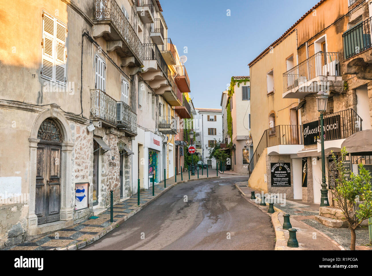 Rue Allgemeine Abbatucci in der Zitadelle, Altstadt hilltop Abschnitt von Porto-Vecchio, Corse-du-Sud, Korsika, Frankreich Stockfoto