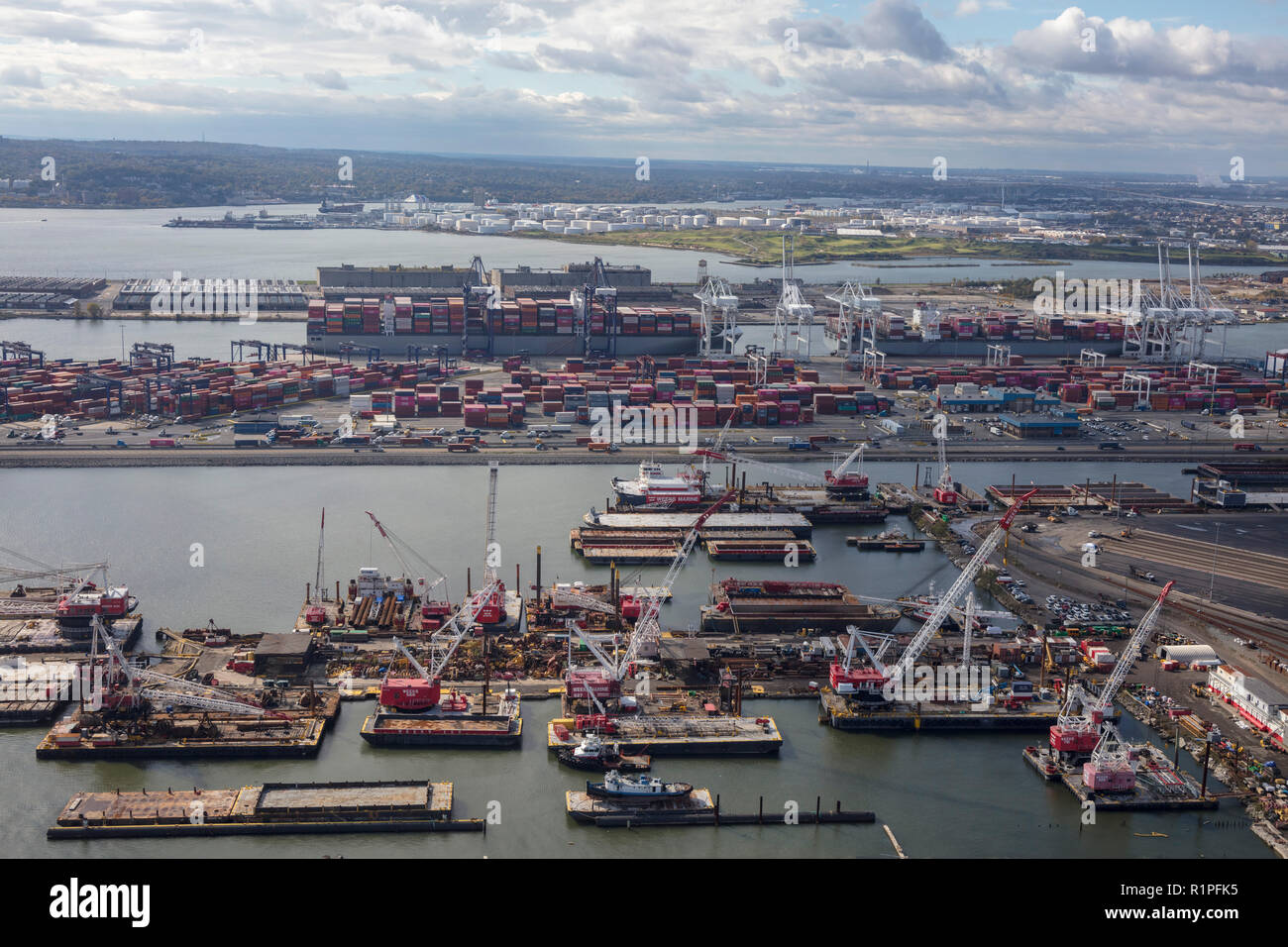 Helikopter Luftbild von GCT Bayonne Container Terminal und die umliegenden Piers, Bayonne, Jersey City, New Jersey, USA Stockfoto
