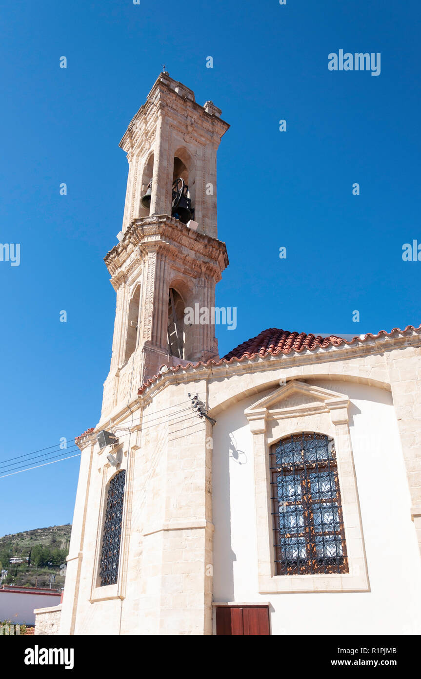 Glockenturm des Klosters des Heiligen Kreuzes (Timios Stavros), Omodos (Troodos Berge), Limassol District, Republik Zypern Stockfoto