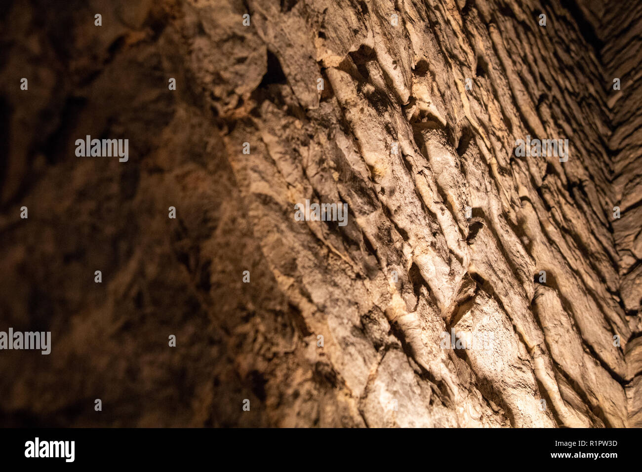 Alte Mauer beleuchtet Stockfoto