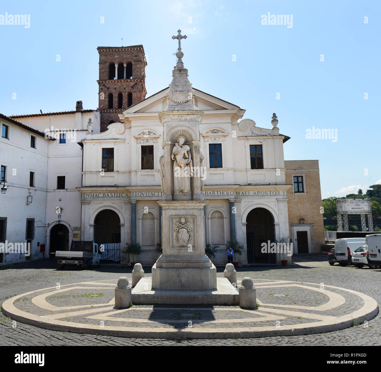 Piazza S. Bartolomeo auf L'Isola Tiberina in Rom. Stockfoto