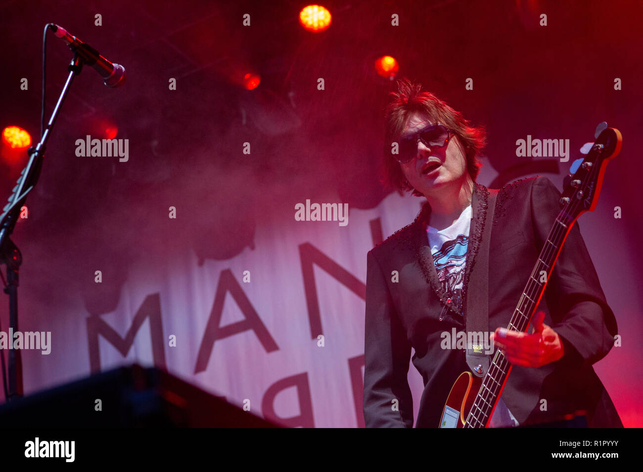 Manic Street Prediger (Bassist Nicky Wire) - Live vom Times Square in Newcastle upon Tyne - August 2017 Stockfoto