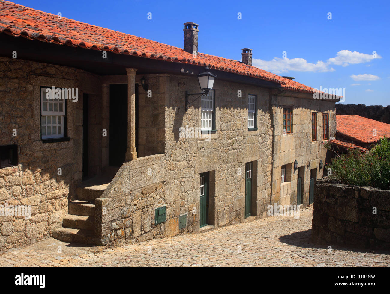 Portugal Guarda Bezirk, Beira Alta Sortelha, historischen Bergdorf, innerhalb der mittelalterlichen Stadtmauer errichtet. Stockfoto