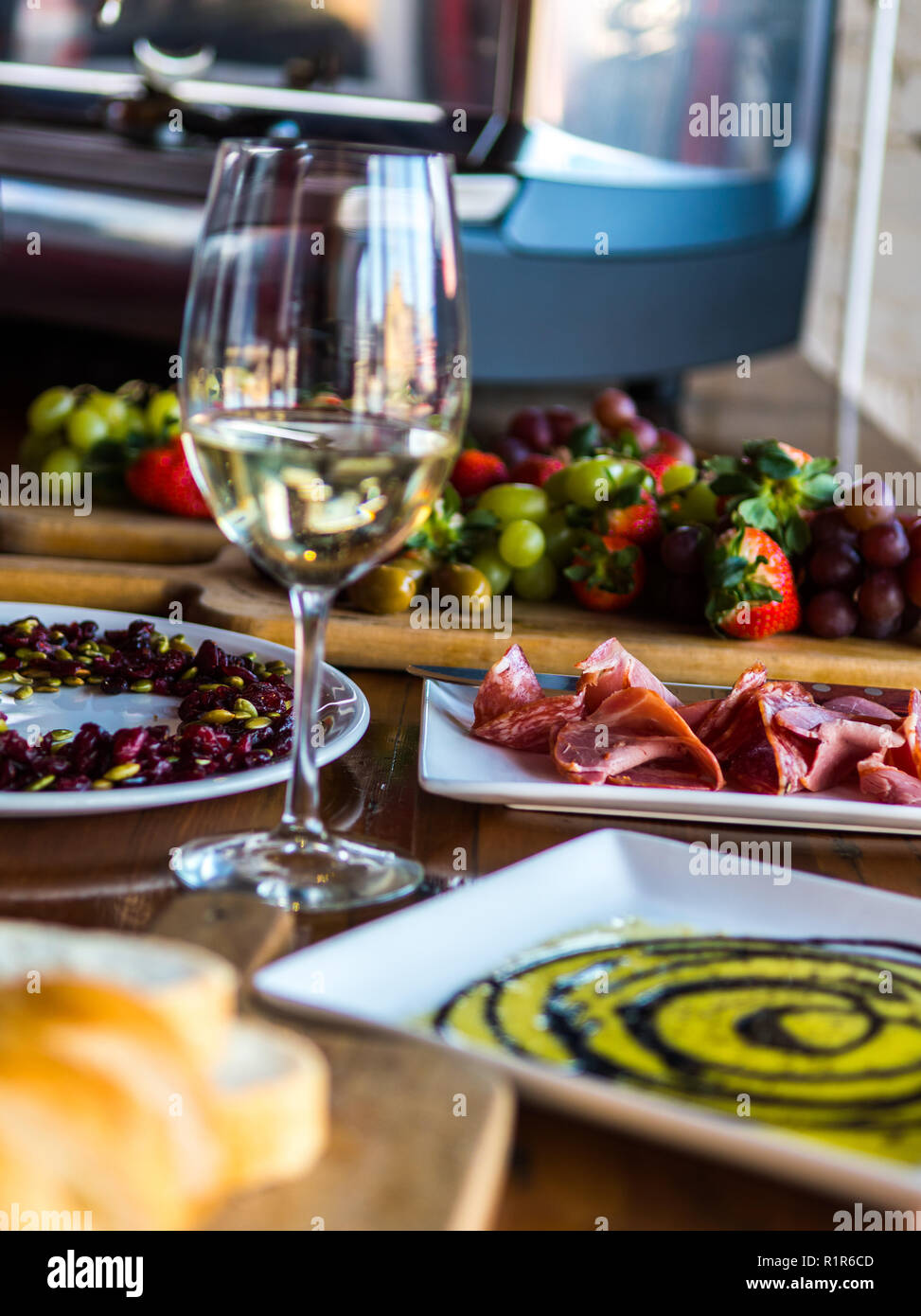 Verbreitung der italienischen Fleisch Obst und Wein Stockfoto
