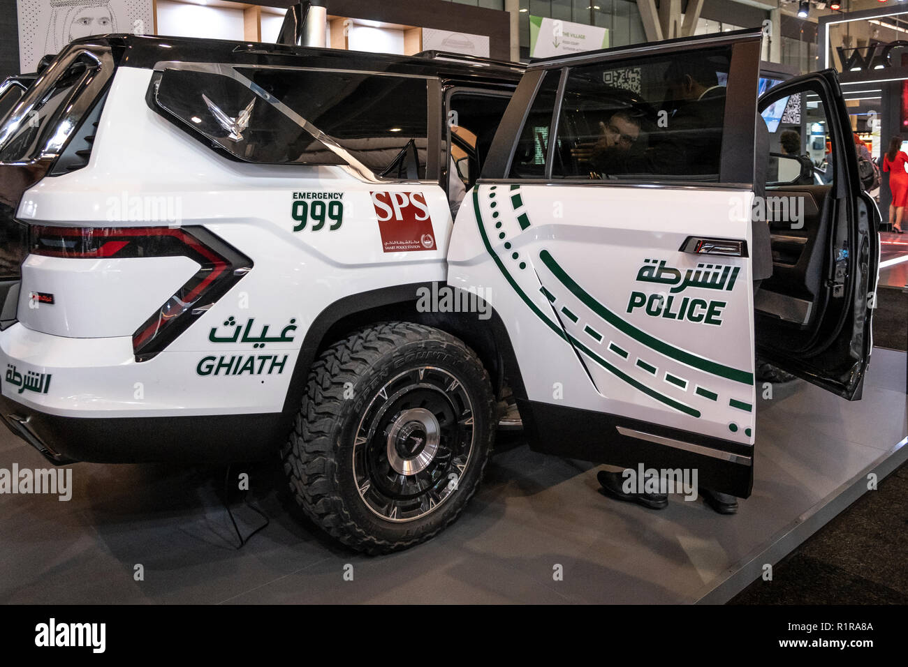 Die neue Dubai Polizei Auto ist während der Messe gesehen. Barcelona Smart City und Intelligente Mobilität Expo World Congress. Der Fall wird um die Werte der sozialen Integration und Teilhabe und ist zur Förderung der Kenntnis, Verständnis und kritische Reflexion zwischen den Einwohnern von verschiedenen Städten weltweit, die alle in einem Klima der gegenseitigen Achtung und Fürsorge gewidmet. Stockfoto