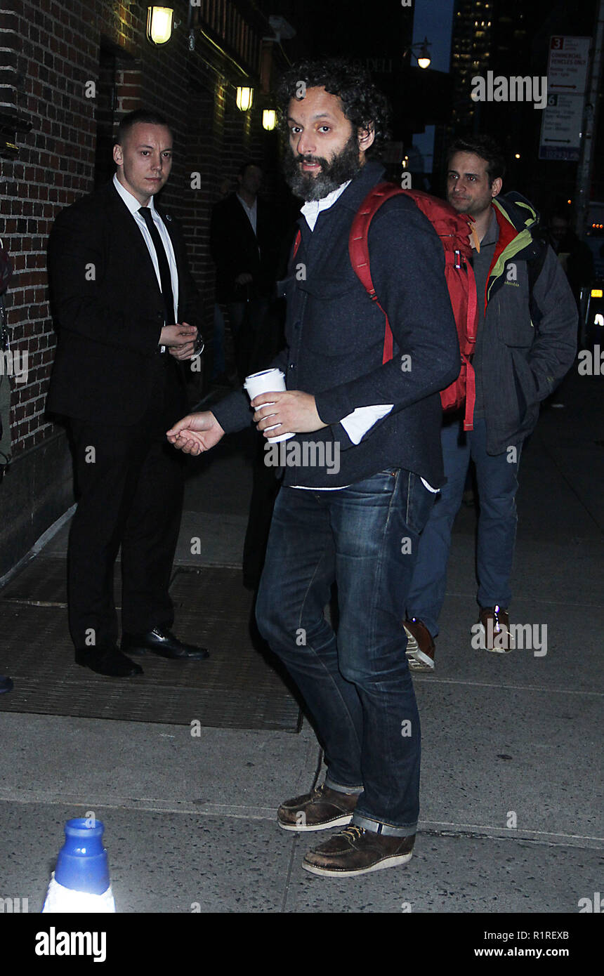 New York, NY, USA. 13 Nov, 2018. Jason Mantzoukas am Ende der Show mit Stephen Colbert in New York City am 13. November 2018. Credit: Rw/Medien Punch/Alamy leben Nachrichten Stockfoto