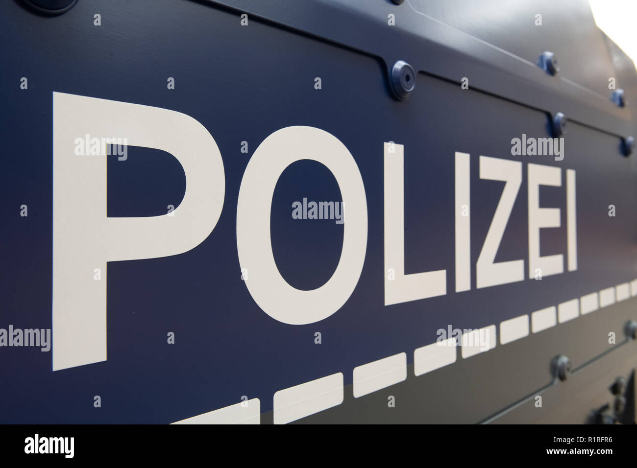 Berlin, Deutschland. 14 Nov, 2018. Das Wort Polizei kann in großen