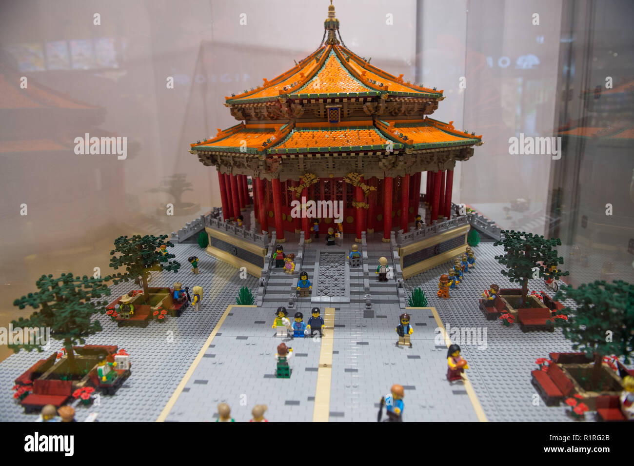 Shenyang, Shenyang, China. 14 Nov, 2018. Shenyang, China - Tausende von  Lego Bausteine bilden ein Modell von Shenyang Palace Museum in Shenyang,  Provinz Liaoning im Nordosten Chinas. Credit: SIPA Asien/ZUMA Draht/Alamy  leben