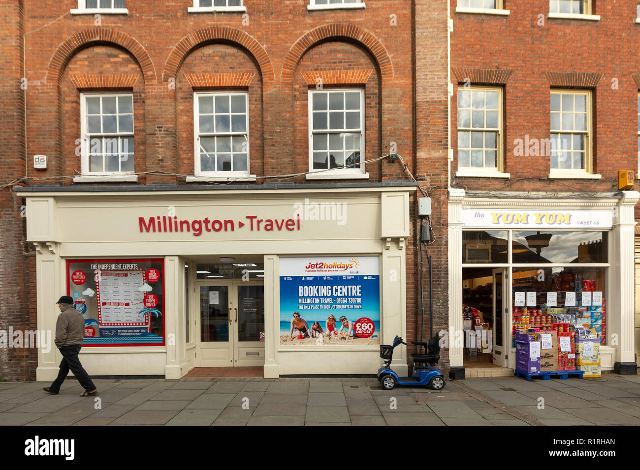 Melton Mowbray 14 2018; milde Wetter für diese Zeit des Jahres mit blauen Himmel Weisse Wolken über die Innenstadt. Clifford Norton Alamy Leben Nachrichten. Stockfoto