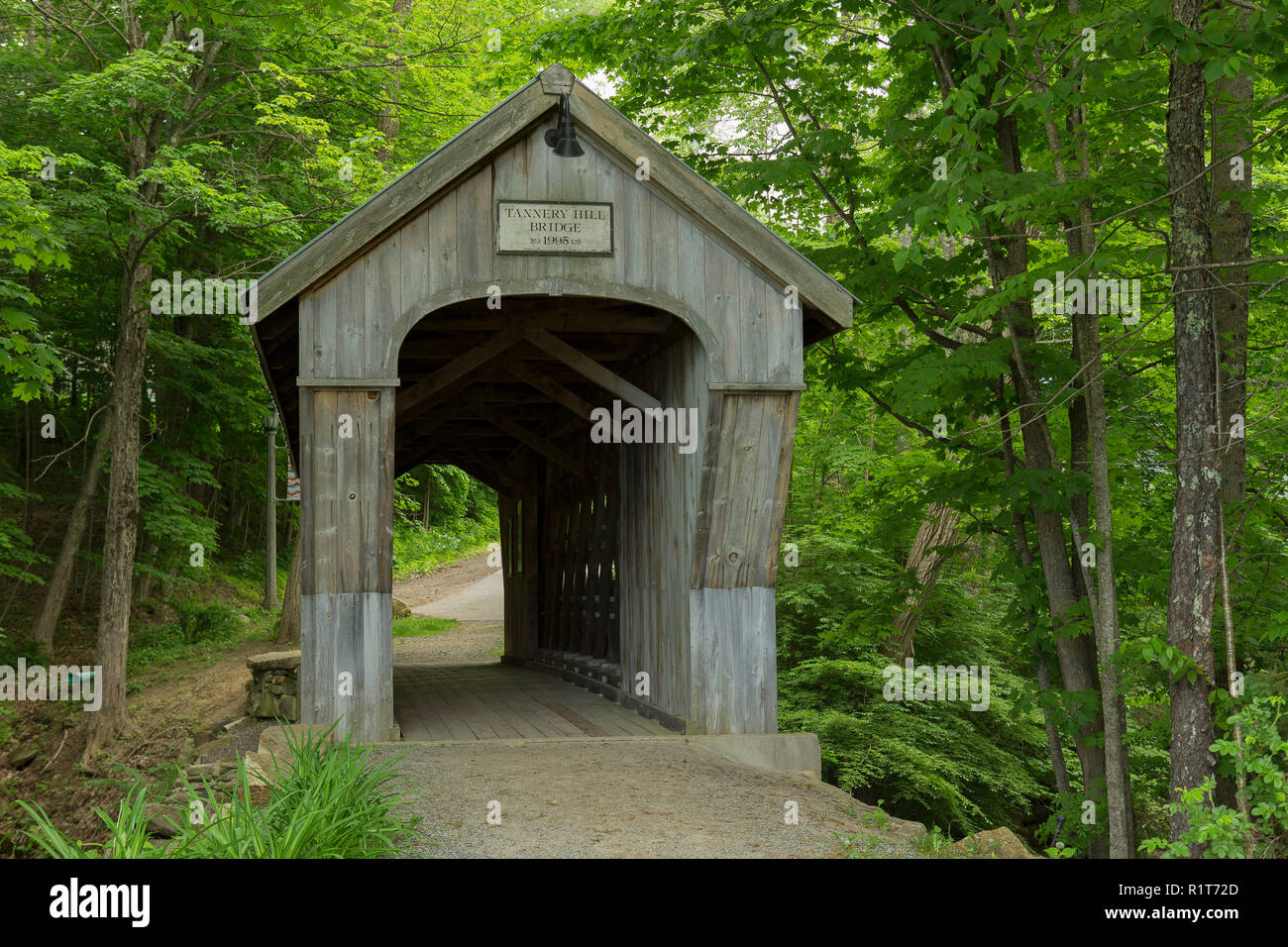Gerberei ist eine kleine Fußgängerbrücke, die gilford Stadt Büros und Schulen verbindet sich mit der Innenstadt von Kavala. Stockfoto