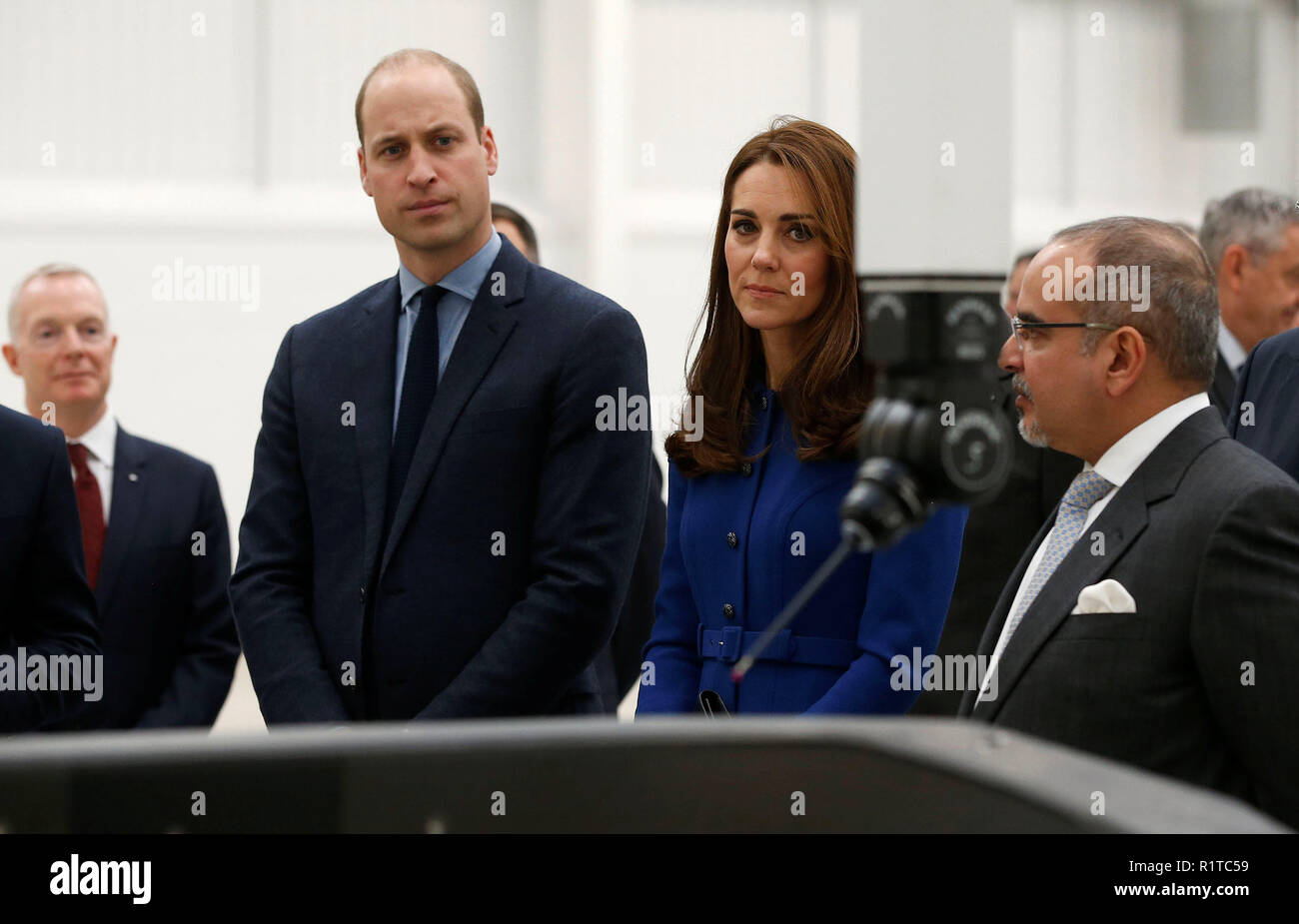 Der Herzog und die Herzogin von Cambridge bei einem Besuch der McLaren Composites Technology Center in Rotherham. Stockfoto