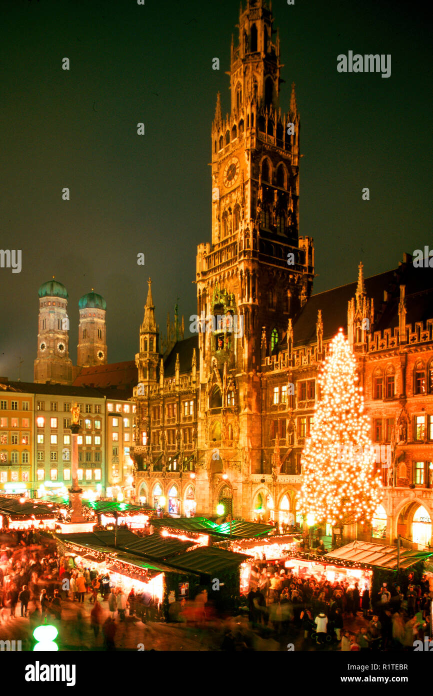 Weihnachtsmarkt auf dem Marienplatz, München Stockfoto