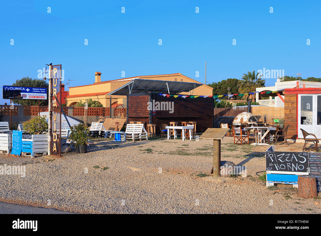 Beach Bar am Playa Tropicana Alcossebre Costa de Azahar Spanien Stockfoto