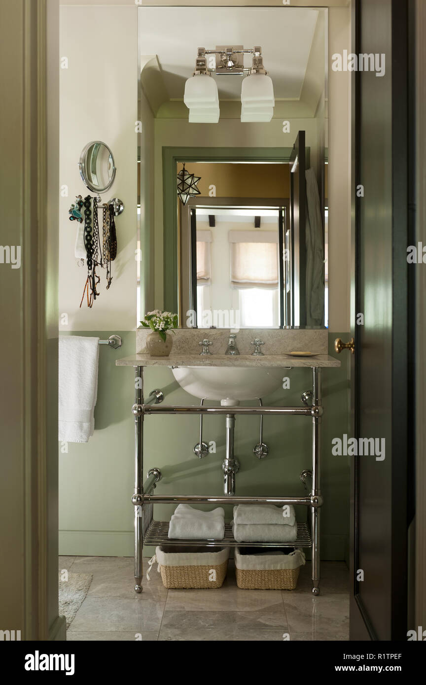 Grün und Weiß gehaltenen Badezimmer Stockfoto, Bild: 224893943 - Alamy Grün und Weiß gehaltenen Badezimmer Stockfoto, Bild: 224893943 - Alamy