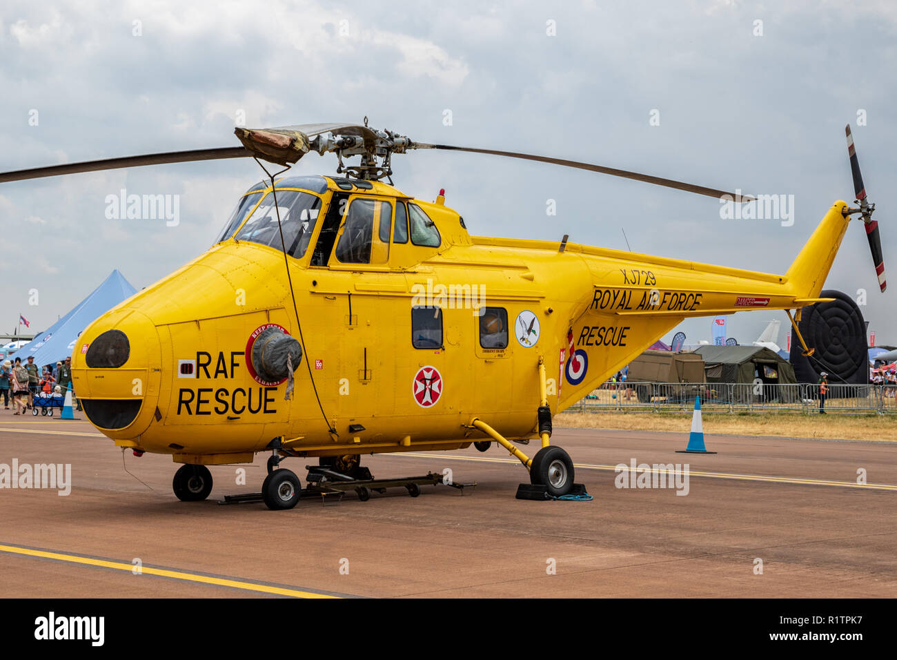 FAIRFORD, ENGLAND - May 13, 2018: Der ehemalige britische Royal Air Force (RAF) Westland WS-55 Whirlwind Rettungshubschrauber auf dem Rollfeld des RAF Fairford Airbase. Stockfoto