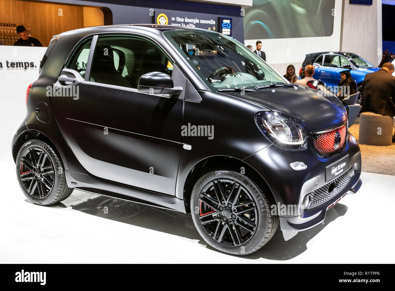 PARIS - Okt 3, 2018: Smart EQ fortwo (Edition pureblack) City Car auf der Paris Motor Show präsentiert. Stockfoto