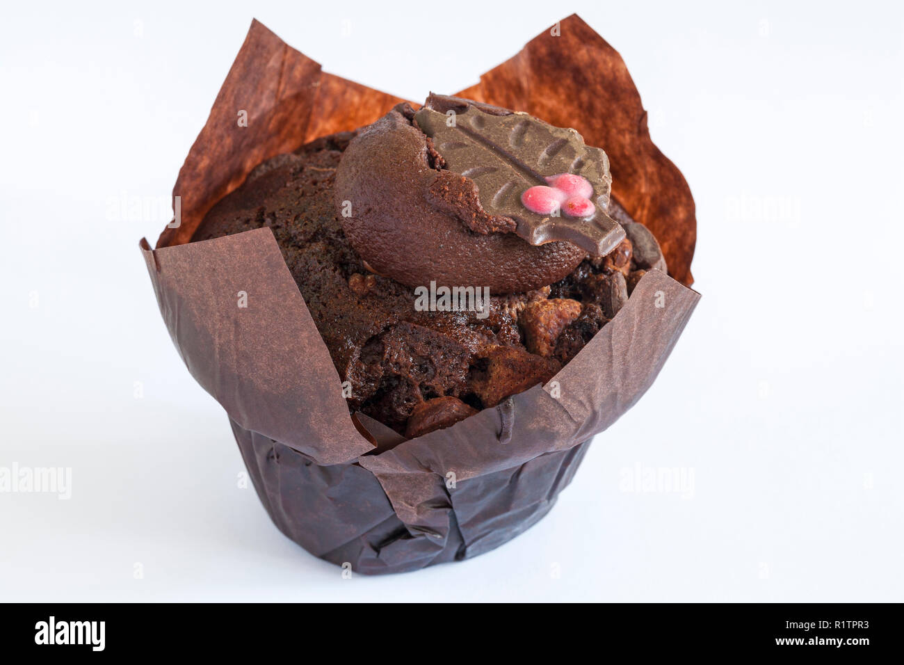Weihnachten Schokolade muffin auf weißem Hintergrund Stockfoto