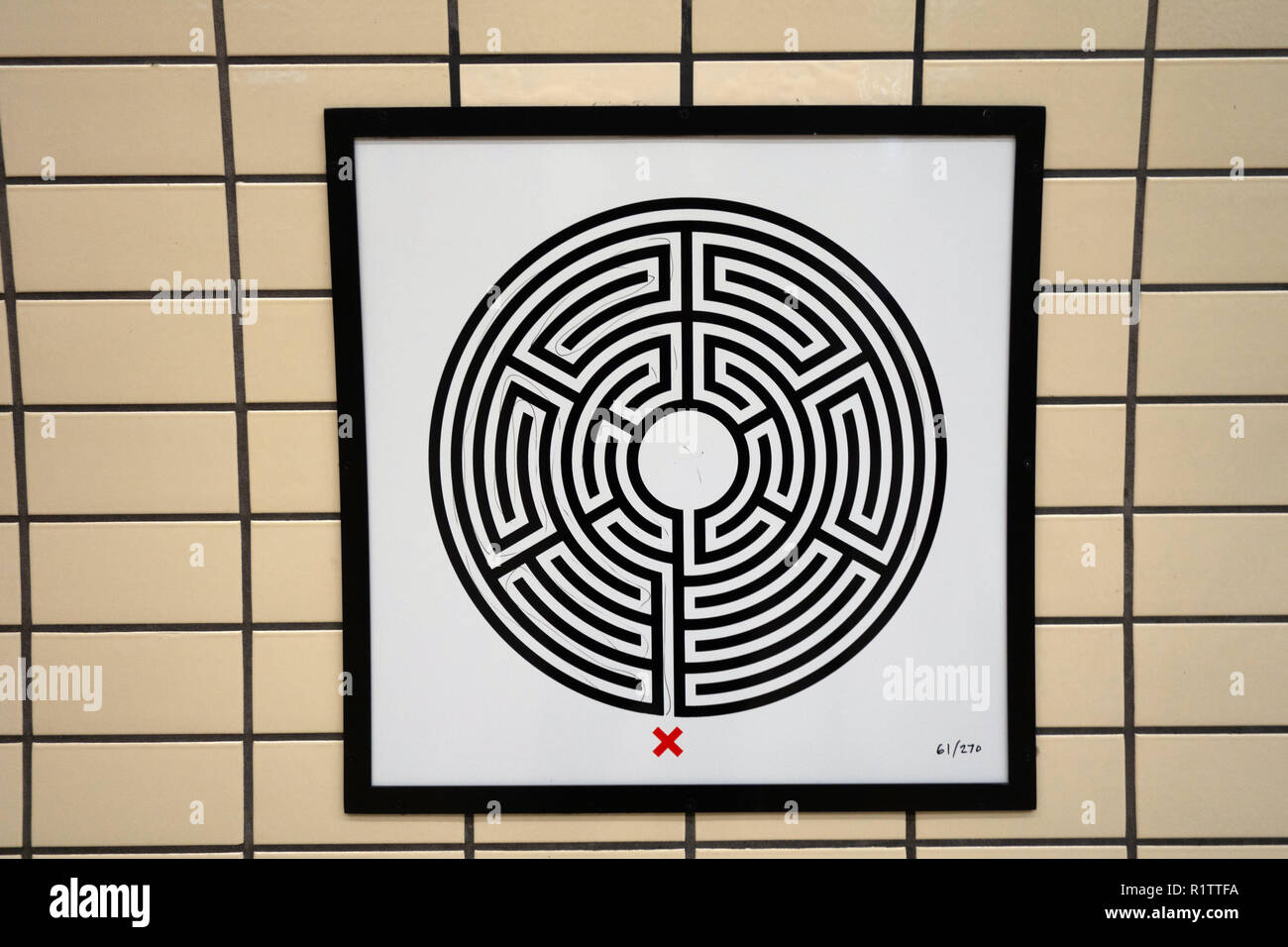 Mark Wallinger, einem der führenden zeitgenössischen Künstler in Großbritannien, hat ein neues Artwork für die Londoner U-Bahn angelegt sein 150 anniversar zu feiern. Stockfoto