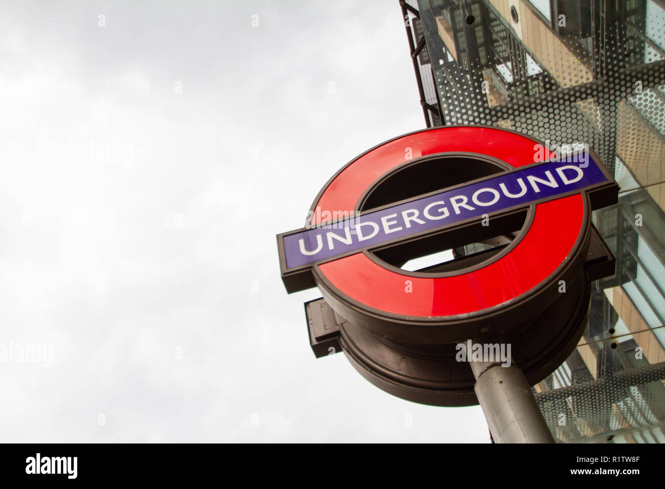 London/England - 3. Juni 2014: Londoner U-Schild Stockfoto