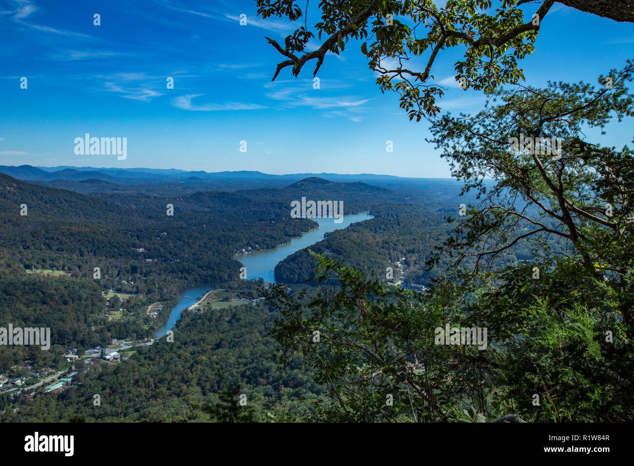 Blick auf den See Locken von Chimney Rock State Park in den Ausläufern des Hickory Mutter Gorge North Carolina Stockfoto