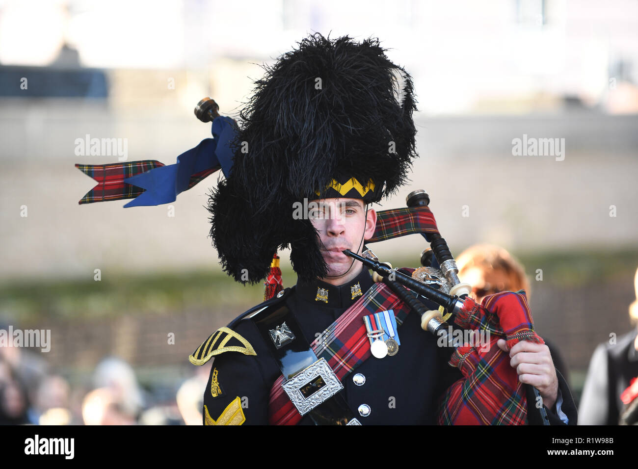 Lone Piper aus dem The Royal Scots Dragoon Guards Wellington Trauerfeier eine Parade 2018 Stockfoto
