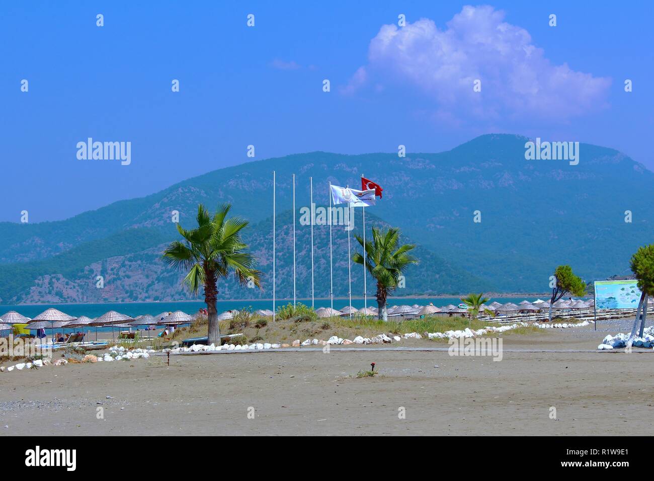 Iztuzu Strand, Dalyan, Türkei - 10. Juli 2018: Ansicht der Iztuzu Beach Resort, das ist auch eine Erhaltung und Nährboden für lokale Meeresschildkröte. Stockfoto