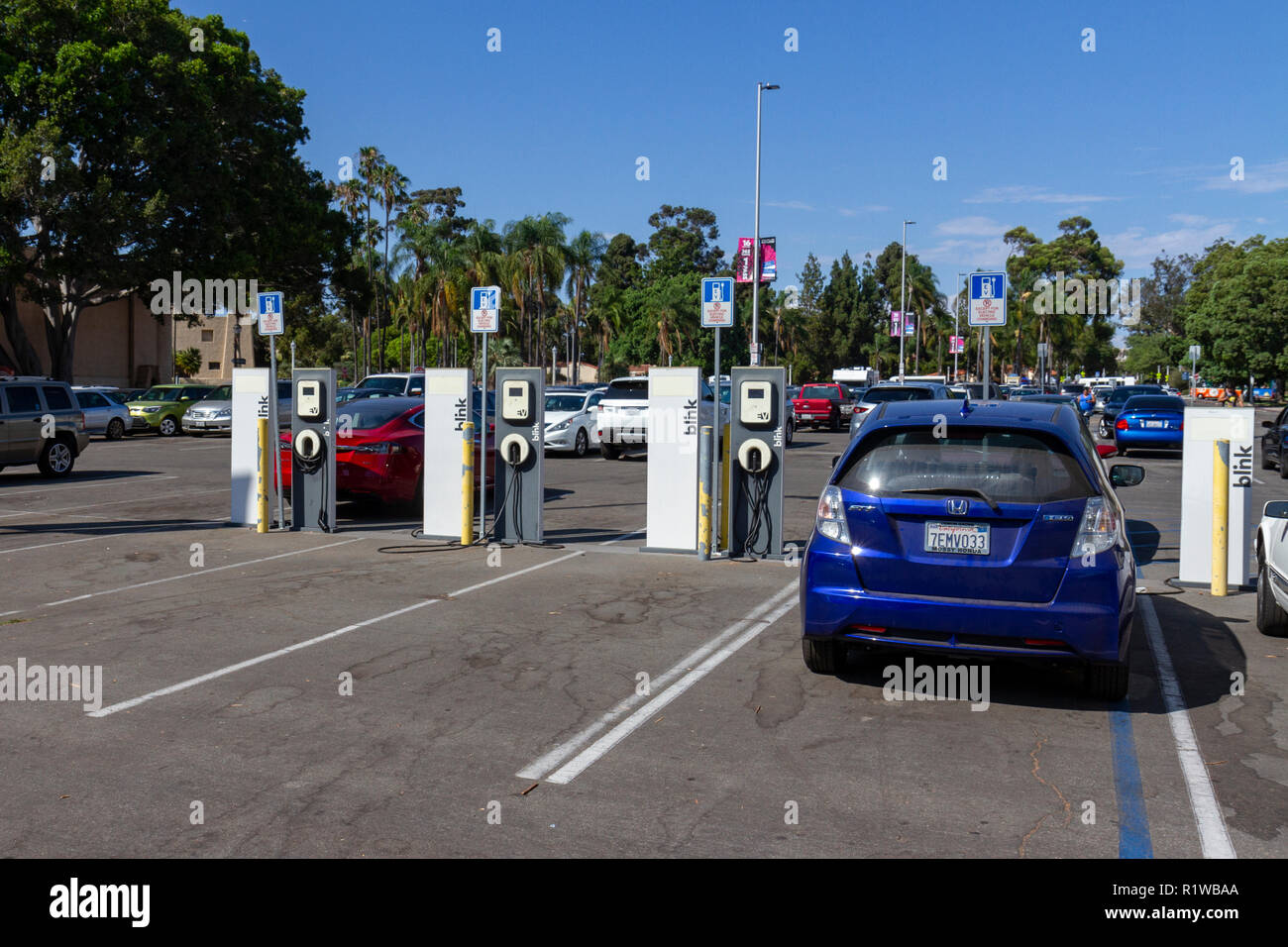 Eine Blnk das Laden von Elektrofahrzeugen Zone im Balboa Park, San Diego, California, United States. Stockfoto