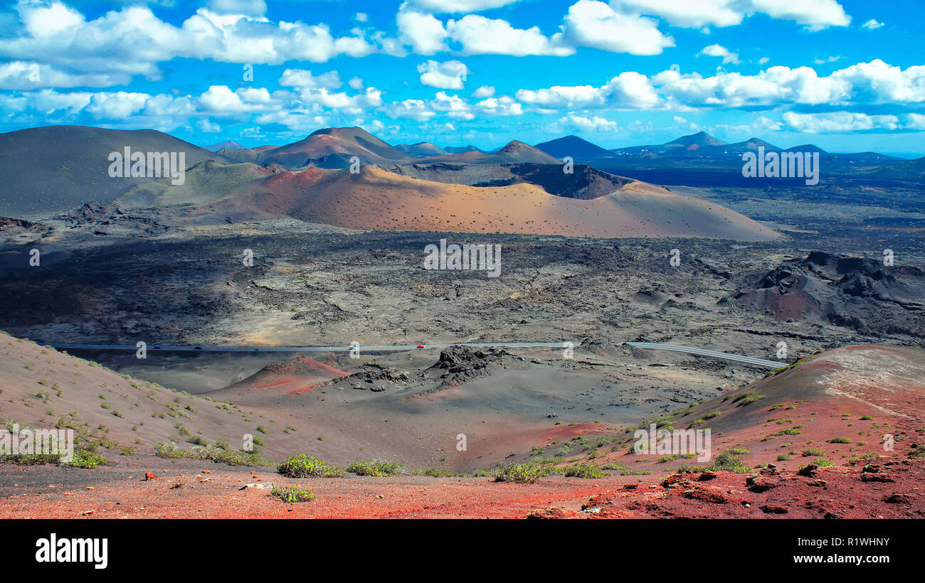 Malerische Nationalpark Timanfaya Ansichten und farbenprächtige Vulkanlandschaften Stockfoto