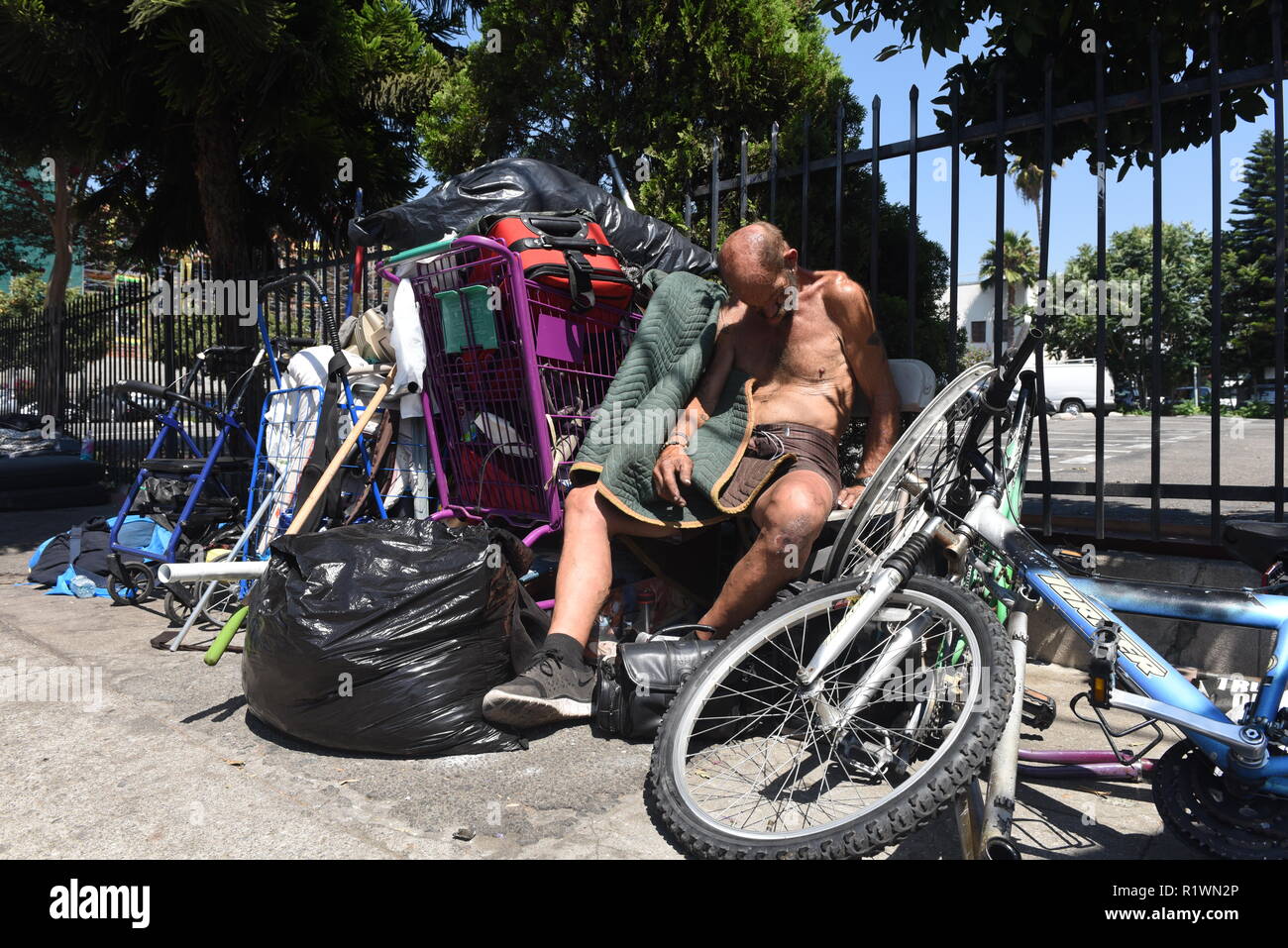 Los Angeles, USA - 29. Juli: Obdachlose in den Straßen von Los Angeles, CA am 29. Juli 2018. Stockfoto