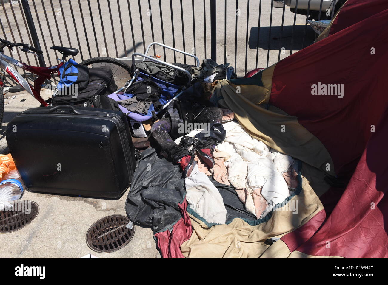 Los Angeles, USA - 29. Juli: Obdachlose in den Straßen von Los Angeles, CA am 29. Juli 2018. Stockfoto