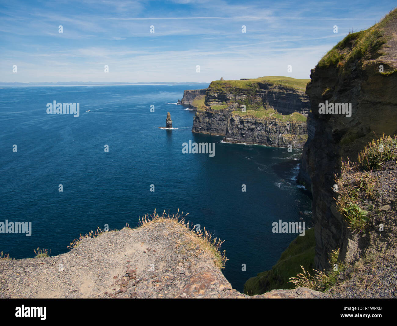 Blick auf den Atlantik von der Cliffs of Moher in Irland Stockfoto