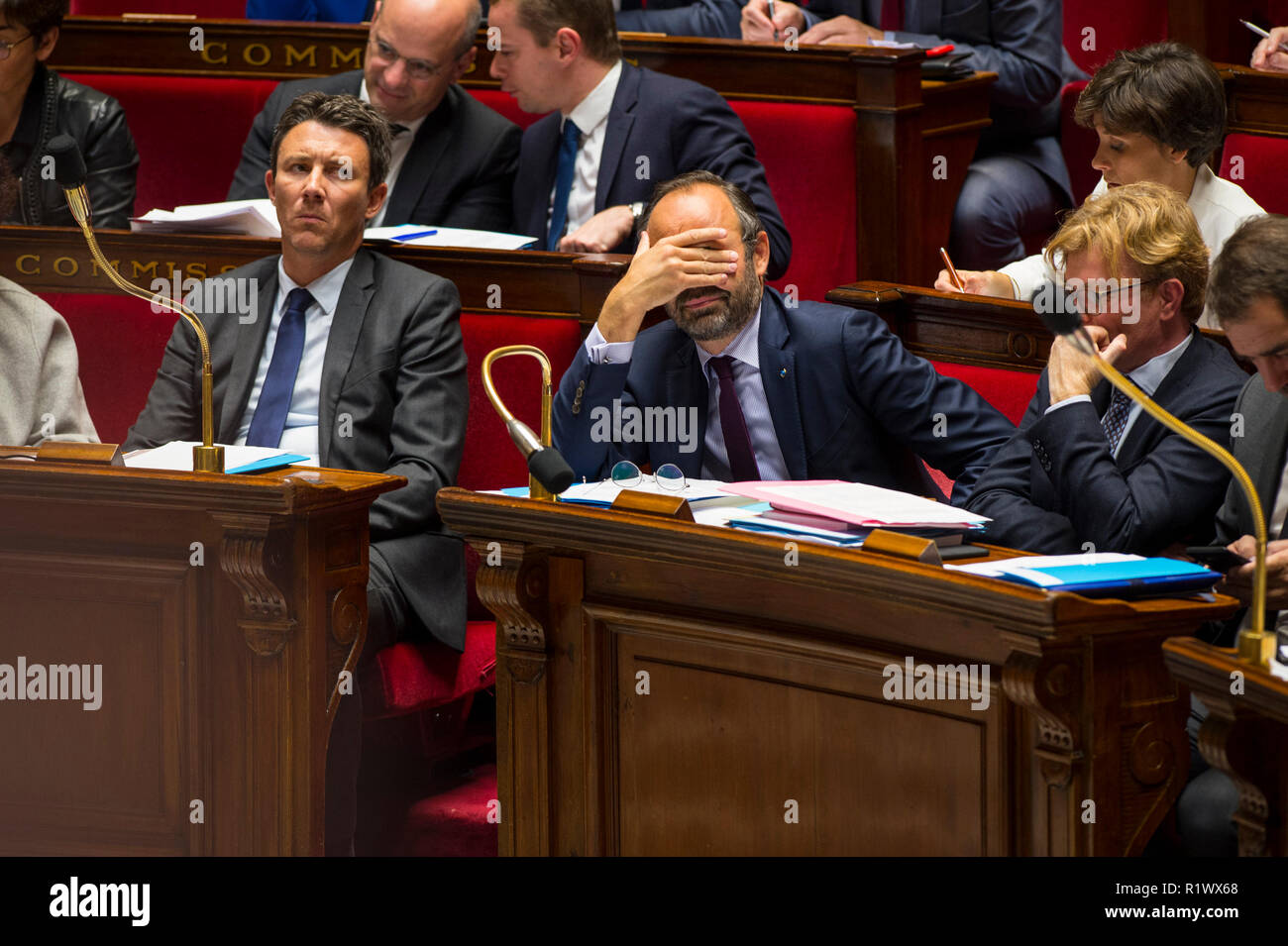 Der französische Premierminister Edouard Philippe und Minister des Innern Christophe Castaner gesehen die Teilnahme an einer Sitzung der Fragen zur Regierung in der Nationalversammlung. Stockfoto