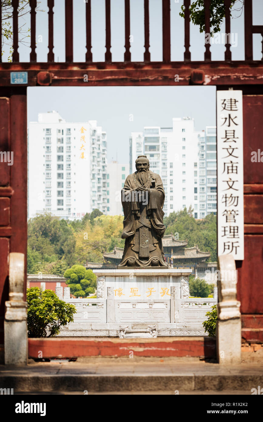 Tor zur Konfuzianischen Tempel, Jianshui, Provinz Yunnan, China Stockfoto