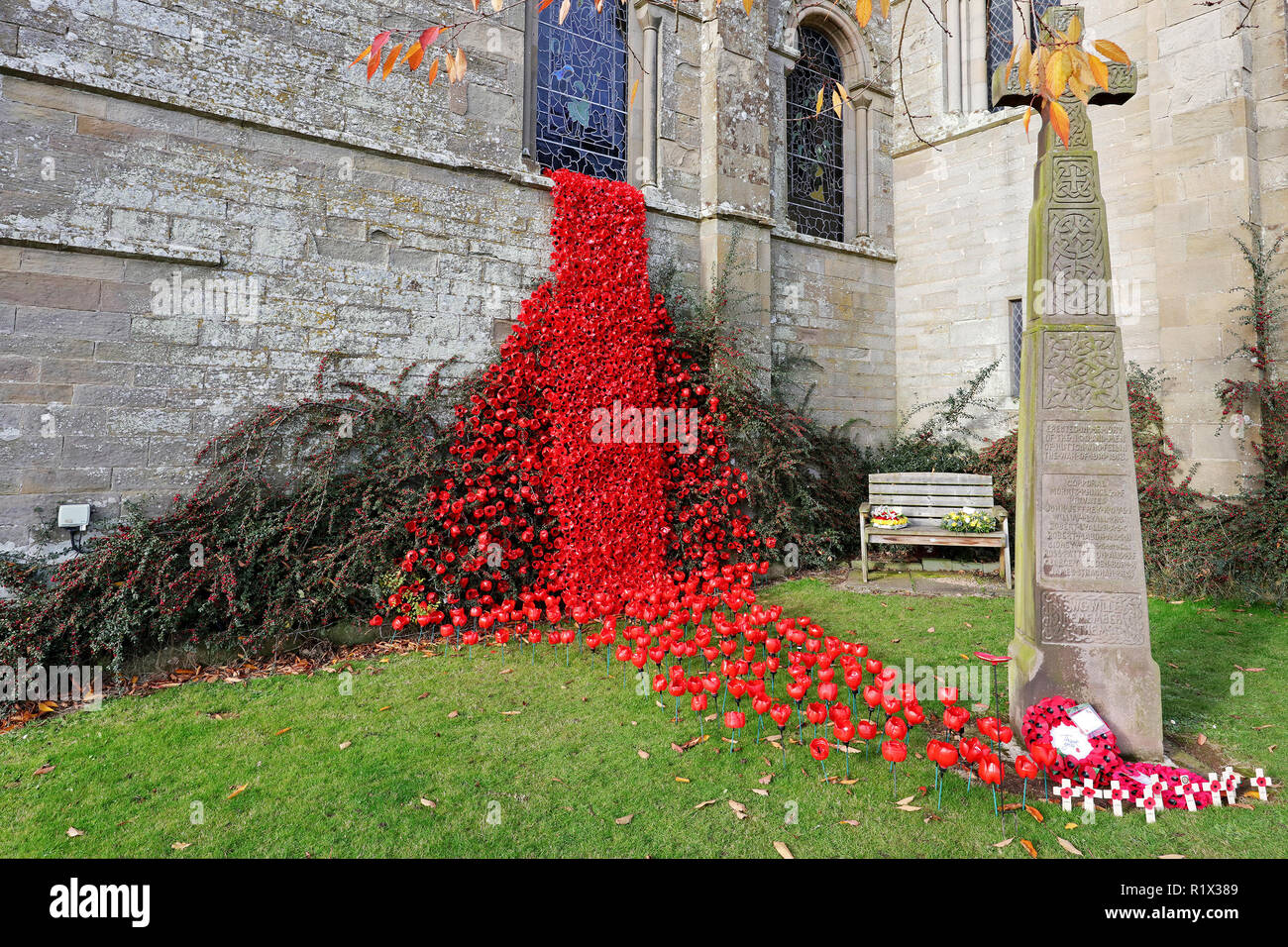 Weinende Fenster. Hutton Dorfkirche. Scottish Borders Stockfoto