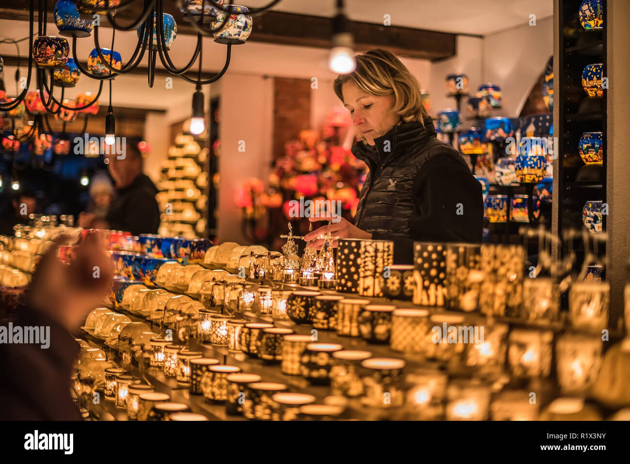 Weihnachten bunte Kerzenhalter Kiosk Stockfoto