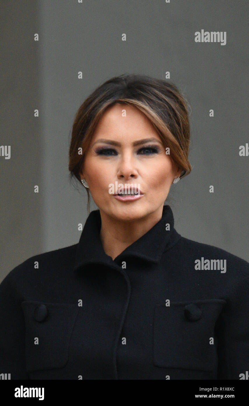 November 10, 2018 - Paris, Frankreich: First Lady der USA Melania Trump kommt an der Elysee Palace mit Brigitte Längestrich, die Frau des französischen Präsidenten Emmanuel Längestrich Brigitte Längestrich recoit la First Lady americaine Melania Trump au Palais de l'Elysee zu erfüllen. *** Frankreich/KEINE VERKÄUFE IN DEN FRANZÖSISCHEN MEDIEN *** Stockfoto