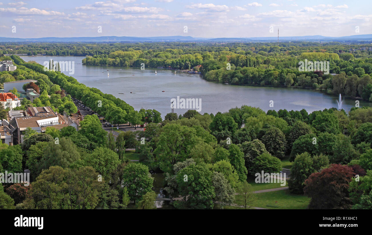 Hannover, Deutschland - Mai 03, 2011: See und Park Panorama der Maschsee im Freien in Hannover, Deutschland. Stockfoto