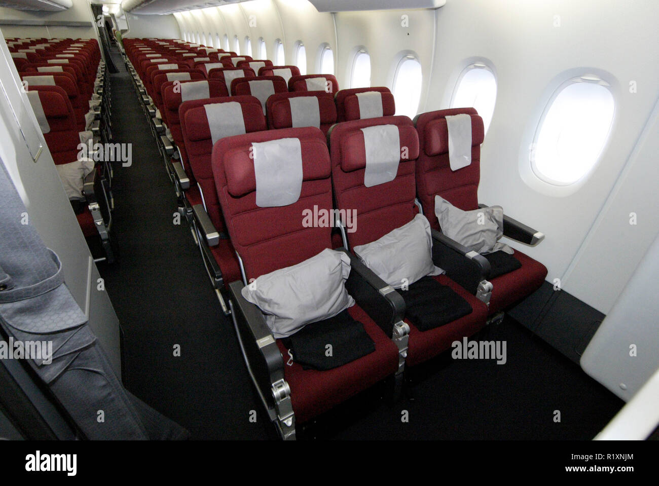 A380 Economy Class Qantas Begrusst Seine Erste A380 Jet Nach
