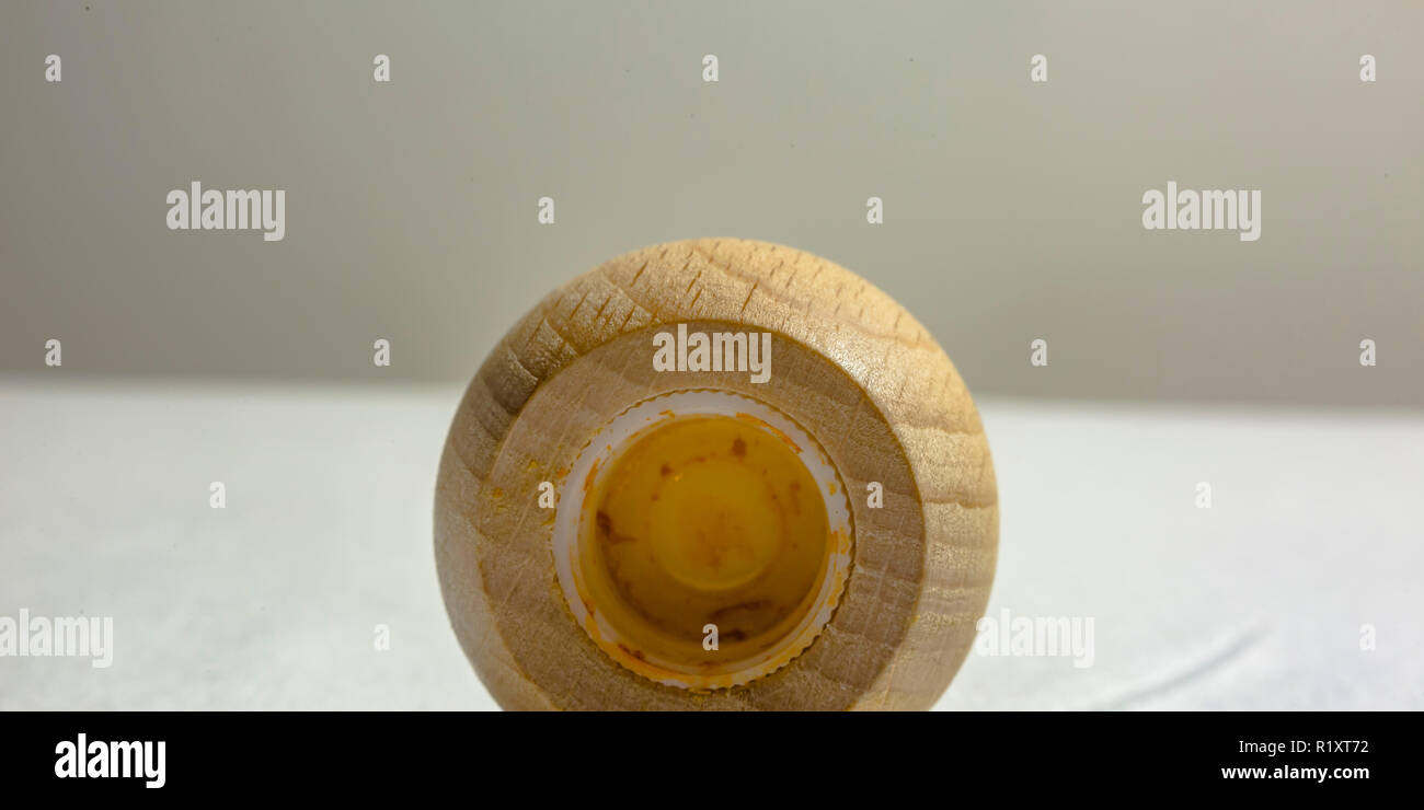Nahaufnahme von einem weißen Holz- Kappe von der Flasche Stockfoto