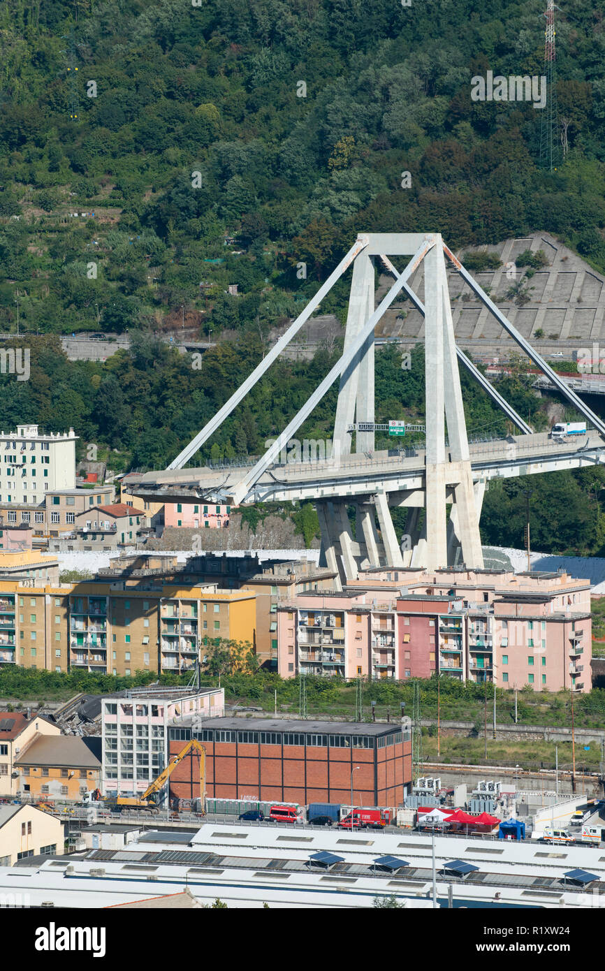 Genua, Italien, was bleibt der eingestürzten Morandi Brücke, die Autobahn A10 nach strukturelle Schäden verursachen 43 Opfer am 14. August 2018 Stockfoto