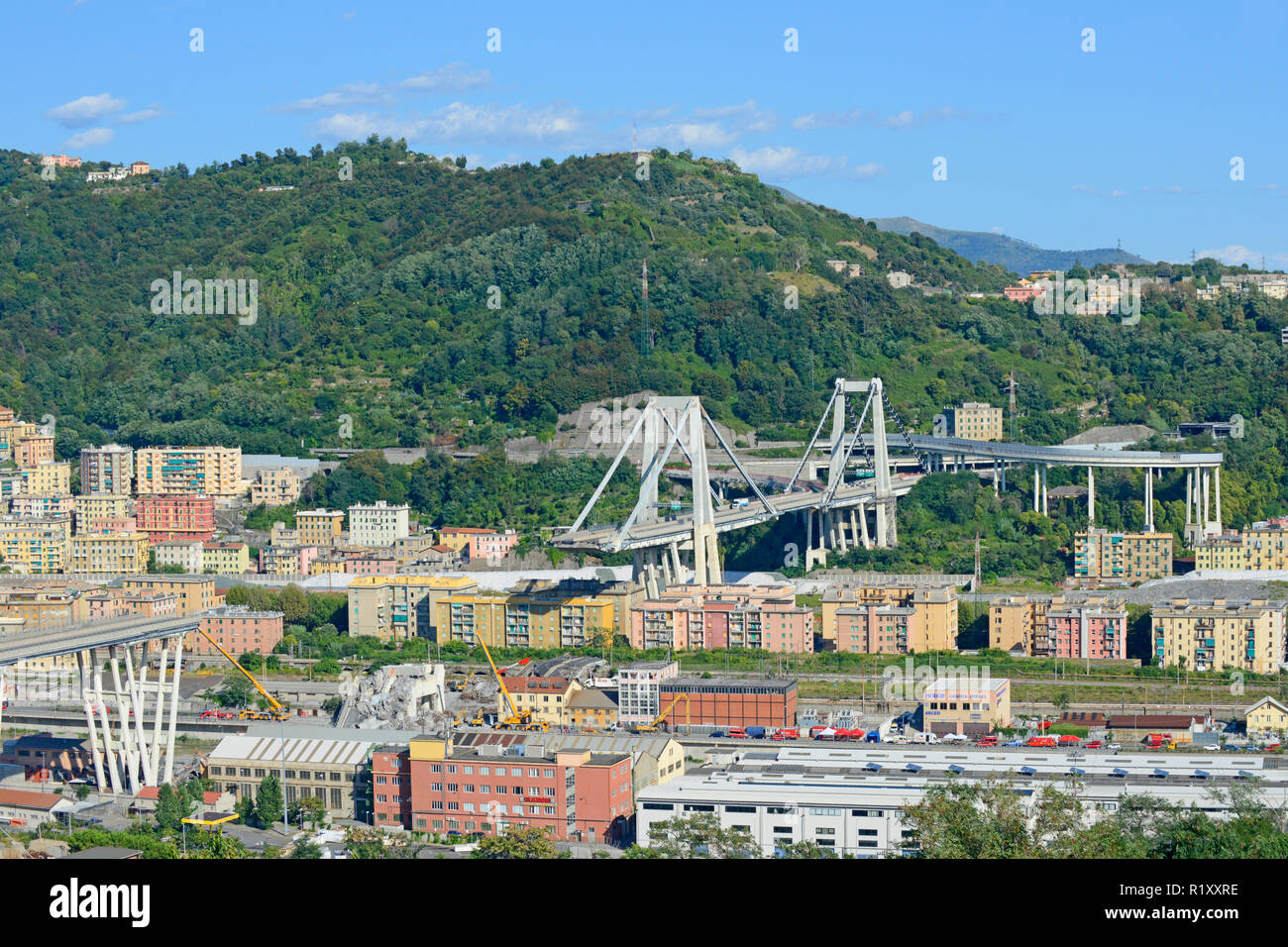 Genua, Italien, was bleibt der eingestürzten Morandi Brücke, die Autobahn A10 nach strukturelle Schäden verursachen 43 Opfer am 14. August 2018 Stockfoto