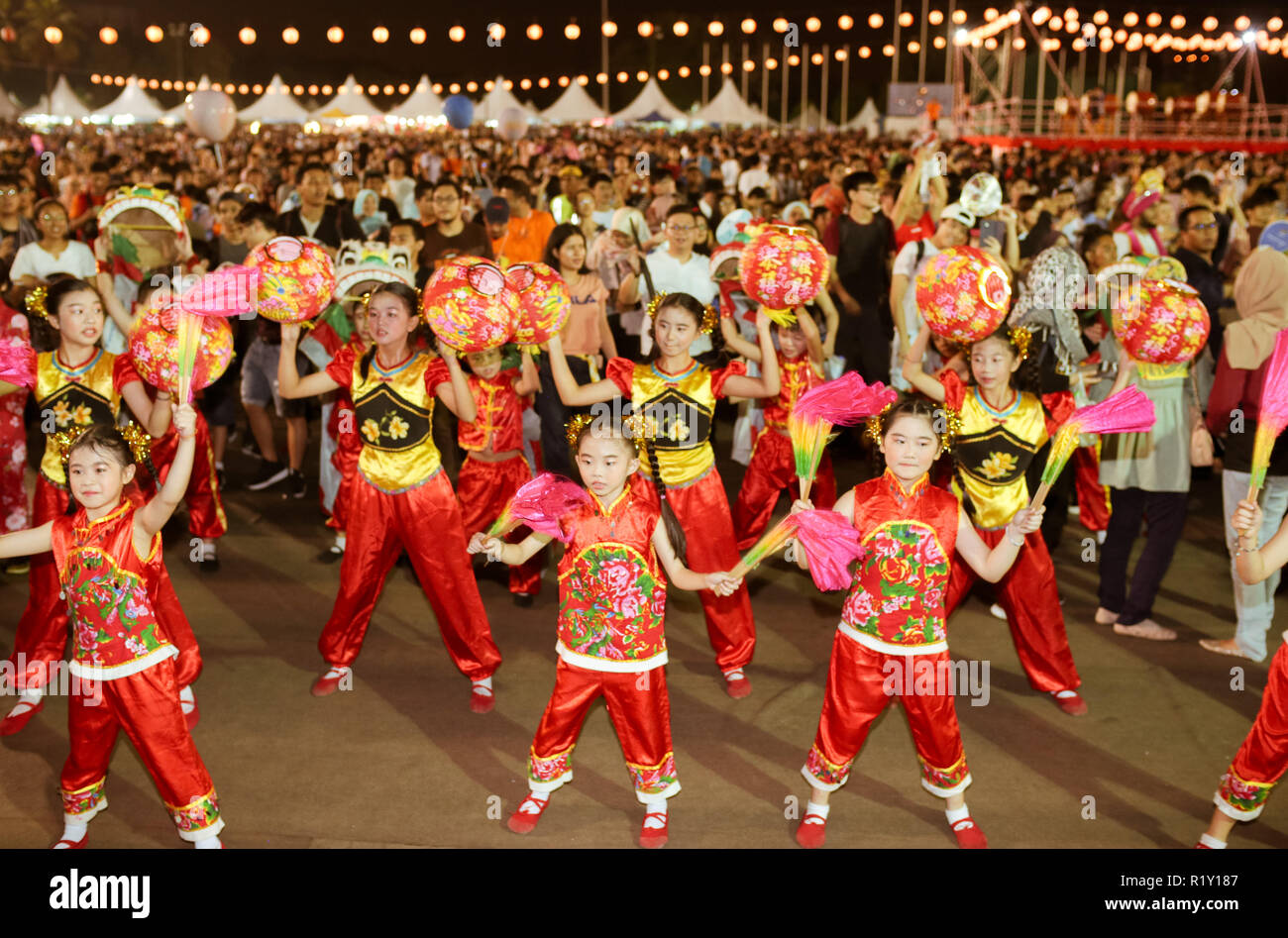 Chinesische musikalische Tänzerinnen im Bon Odori Festival kulturelle Vielfalt zum Festival zu bieten. Stockfoto