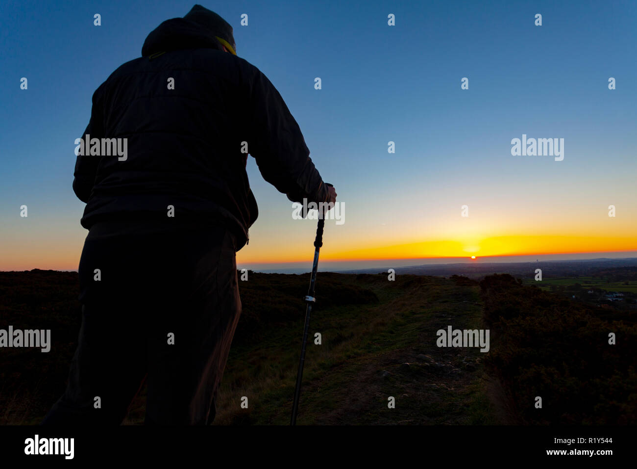 Walker Hill am frühen Morgen bei Sonnenaufgang auf einem alten Eisenzeit hillfort Weiß als Moel-y-Gaer auf halkyn Berg Blick nach Osten in Richtung Chester Stockfoto