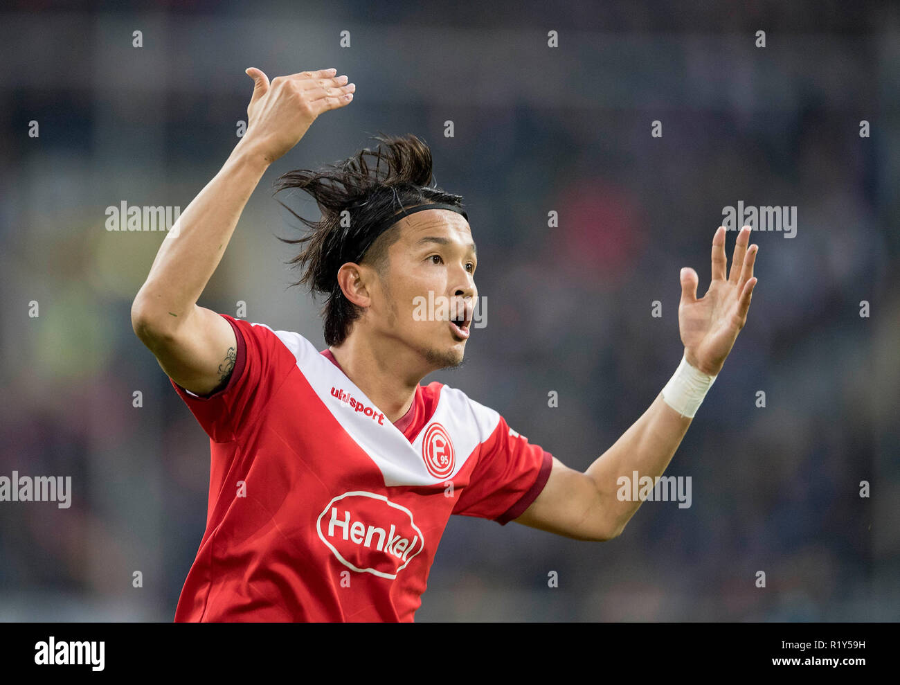 Düsseldorf, Deutschland. 10 Nov, 2018. Takashi USAMI (D), Geste, Gestik, Fußball 1. Fussballbundesliga, 11. Spieltag Fortuna Düsseldorf (D) - Hertha BSC Berlin (B) 4:1, 10/11/2018 in Düsseldorf/Deutschland. ##DFL-Bestimmungen verbieten die Verwendung von Fotografien als Bildsequenzen und/oder quasi-Video## | Verwendung der weltweiten Kredit: dpa/Alamy leben Nachrichten Stockfoto