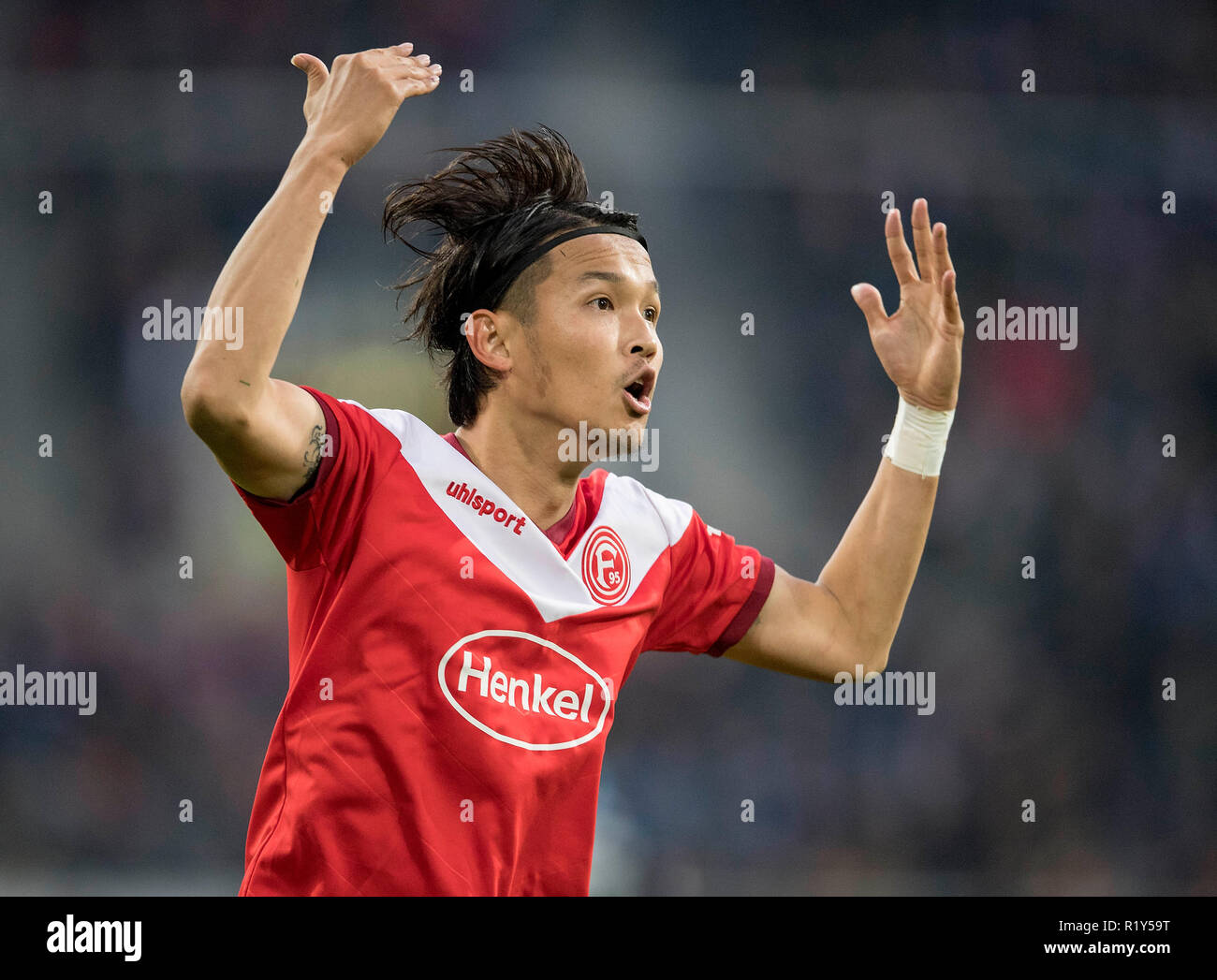 Düsseldorf, Deutschland. 10 Nov, 2018. Takashi USAMI (D), Geste, Gestik, Fußball 1. Fussballbundesliga, 11. Spieltag Fortuna Düsseldorf (D) - Hertha BSC Berlin (B) 4:1, 10/11/2018 in Düsseldorf/Deutschland. ##DFL-Bestimmungen verbieten die Verwendung von Fotografien als Bildsequenzen und/oder quasi-Video## | Verwendung der weltweiten Kredit: dpa/Alamy leben Nachrichten Stockfoto